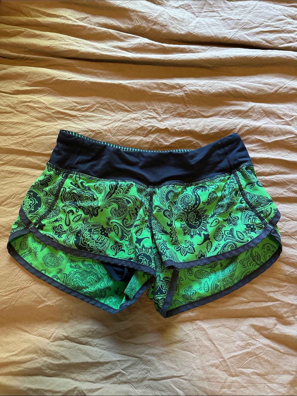 lululemon athletic limited edition Green Paisley Speed Shorts